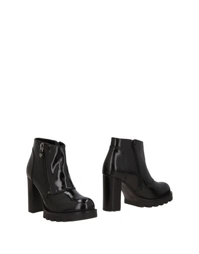 Cult Ankle Boots In Black