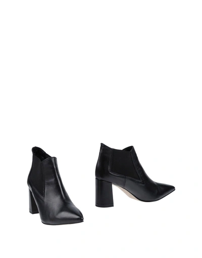 Anna F Ankle Boot In Black