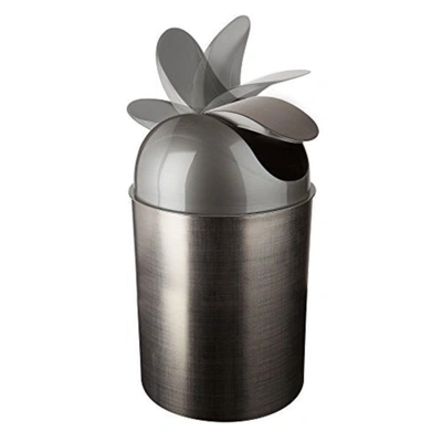 Umbra Mezzo, 2.5 Gallon Trash Can With Lid In Silver
