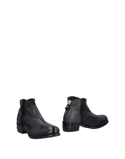 Moma Ankle Boot In Black