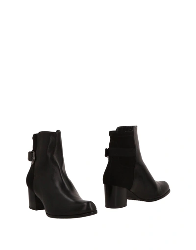 Stuart Weitzman Ankle Boot In Black