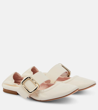 Roger Vivier Choc Babies Leather Ballet Flats In Cream