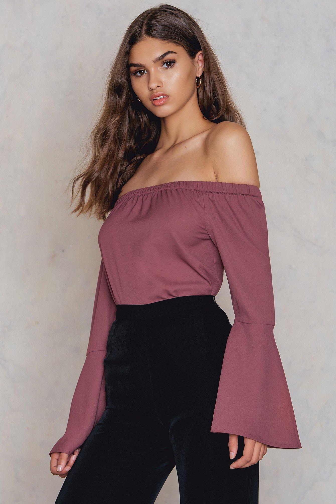 wide shoulder tops