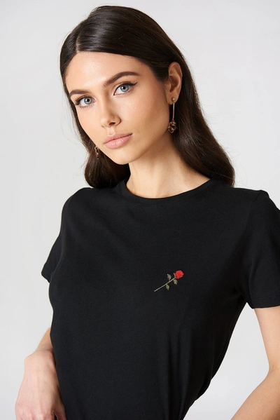 Na-kd Small Chest Rose Embroidery Tee - Black
