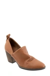 Bueno Kesia Block Heel Pump In Tan