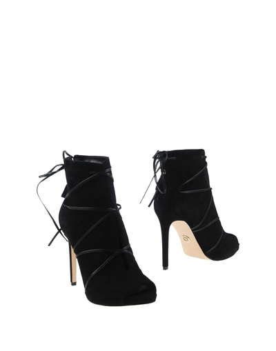 Guess Ankle Boot In Black