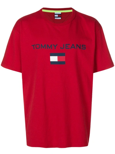 Tommy Jeans 90s Sailing Capsule Flag Logo Crew Neck T-shirt In Red - Red