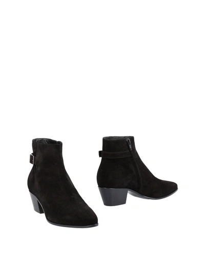 Saint Laurent Ankle Boot In Black