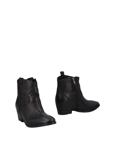 Lemaré Stiefelette In Black