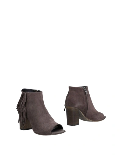 Lemaré Ankle Boots In Light Brown