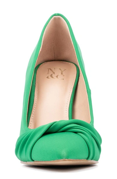 New York And Company Monique Twist Pump In Kelly Green