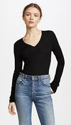 Vince Mixed Rib V Neck Top In Black