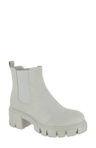 Mia Ivy Lug Sole Chelsea Boot In Off White