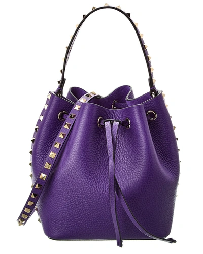 Valentino Garavani Rockstud Grainy Leather Bucket Bag In Purple