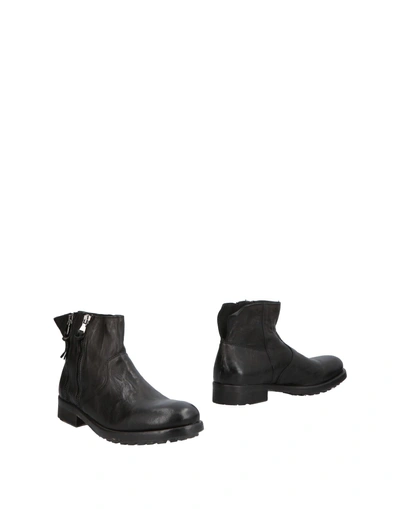 Pawelk's Boots In Black