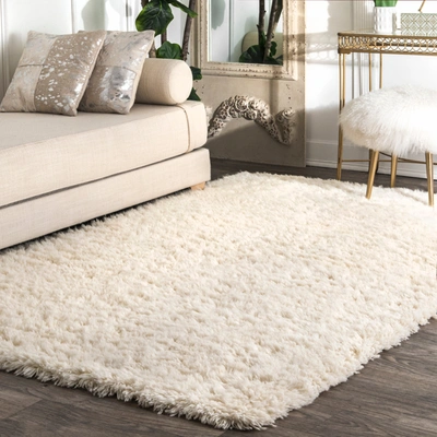 Nuloom Nida Plush Shaggy Area Rug