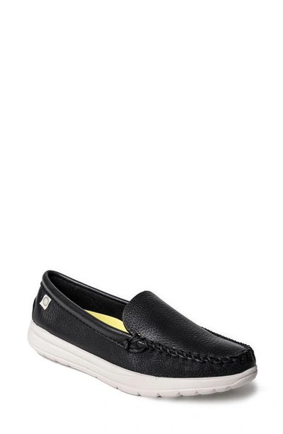 Minnetonka Discover Deerskin Loafer In Black