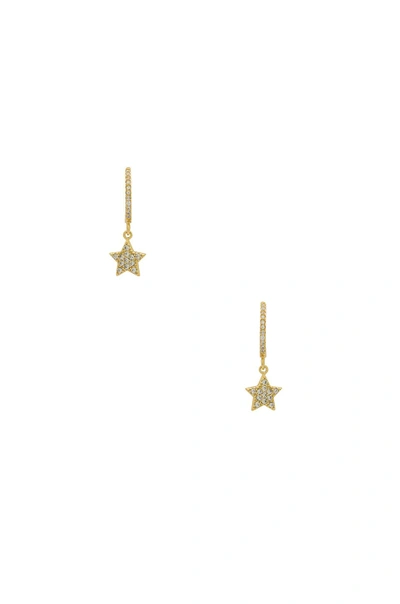 The M Jewelers Ny Hanging Pave Star 耳饰 In Metallic Gold