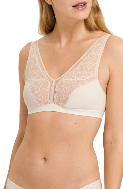 Hanro Selma Lace Trim Soft Cup Bra In Warm Sand