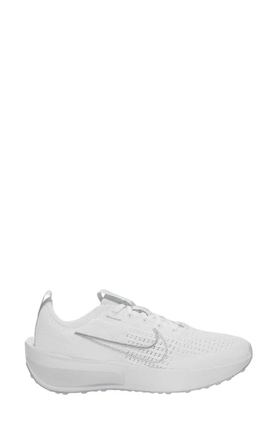 Nike Interact Run Running Shoe In White/ Silver