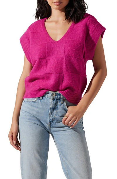 Astr Checker Sweater Vest In Fuchsia