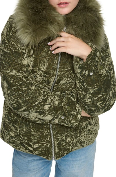 Andrew Marc Charleroi Faux Fur Collar Down & Feather Fill Velvet Puffer Jacket In Forest