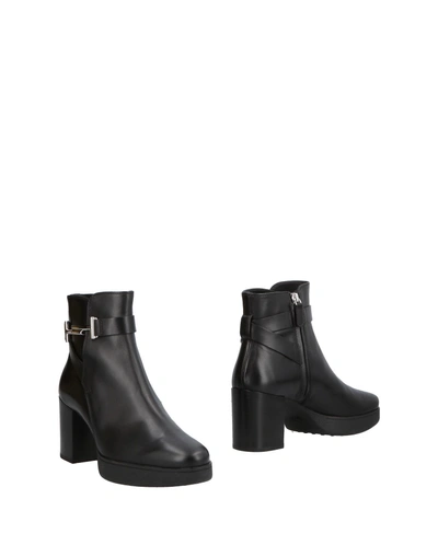 Tod's Ankle Boots In Black