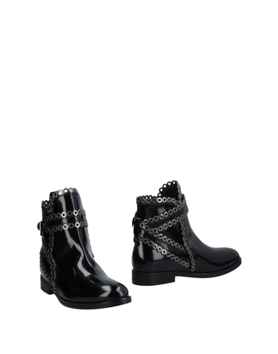 Alaïa Ankle Boot In Black