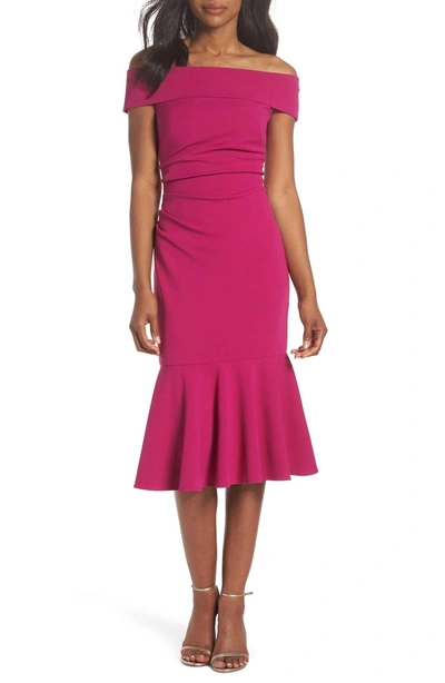 Vince Camuto Off The Shoulder Midi Dress In Raspberry