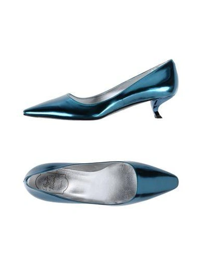 Roger Vivier Pump In Pastel Blue