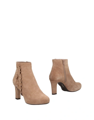Unisa Ankle Boot In Beige