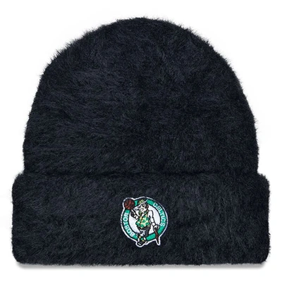 New Era Black Boston Celtics Fuzzy Thick Cuffed Knit Hat