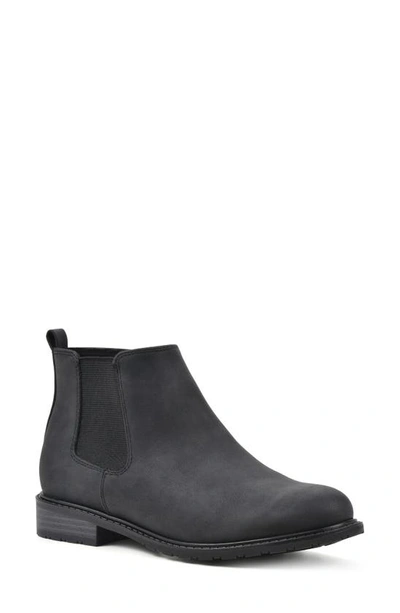 White Mountain Footwear Caching Chelsea Boot In Black/ Smooth