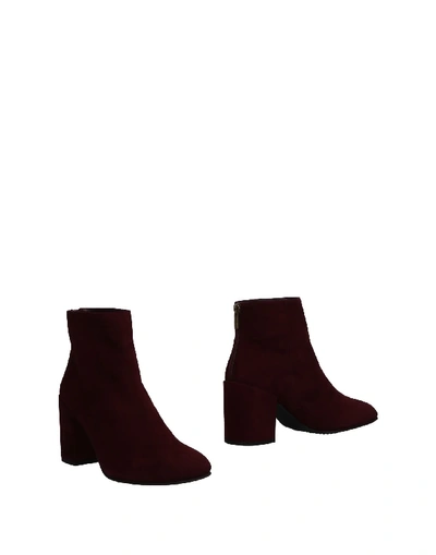 Stuart Weitzman Ankle Boot In Maroon