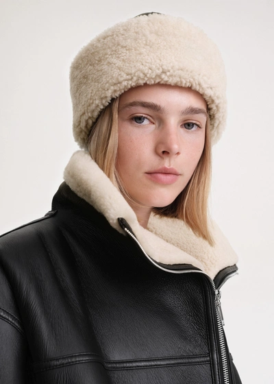 Totême Shearling Winter Hat Black/off White