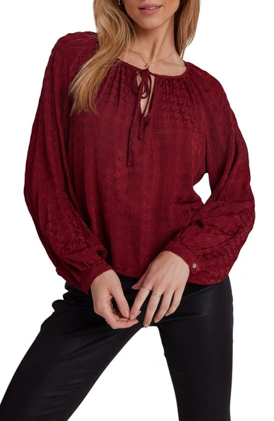Bella Dahl Texture Raglan Sleeve Top In Sweet Sangria