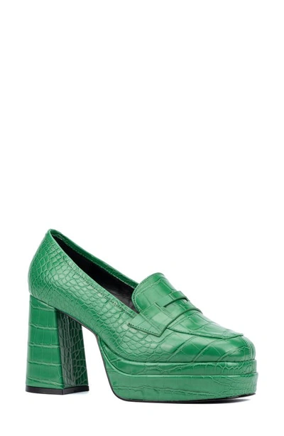 Fashion To Figure Madelyn Croc Embossed Platform Loafer Pump In Green Croc