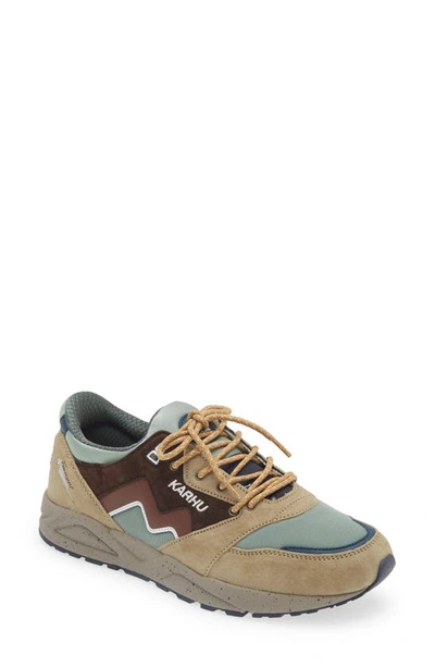 Karhu Gender Inclusive Aria 95 Sneaker In Slate Green / Cappuccino