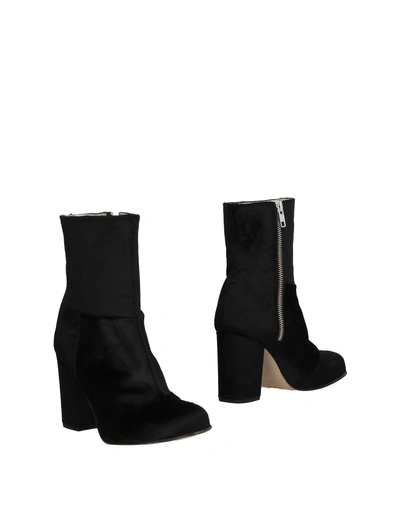 Ouigal Ankle Boot In Black