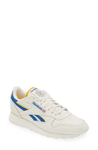 Reebok Classic Leather Trainer In Chalk/ Vecb
