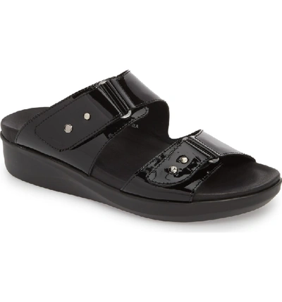 Munro Maclaine Sandal In Black Patent Leather