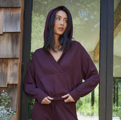 Monrow Supersoft Fleece V Hoody With Silky Piping In Merlot