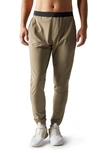 Rhone Versatility Joggers In Sandalo