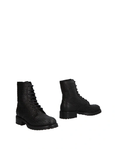 Lemaré Ankle Boot In Black
