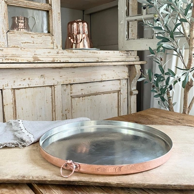 Coppermill Kitchen Vintage Inspired Round Baking Tray In Gold