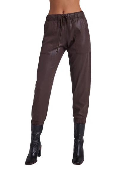Bella Dahl Chelsea Faux Leather Joggers In Rich Carob