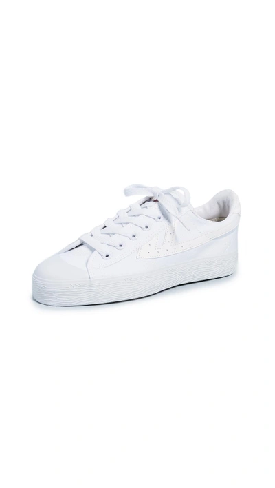 Wos33 Classic Sneakers In White/white
