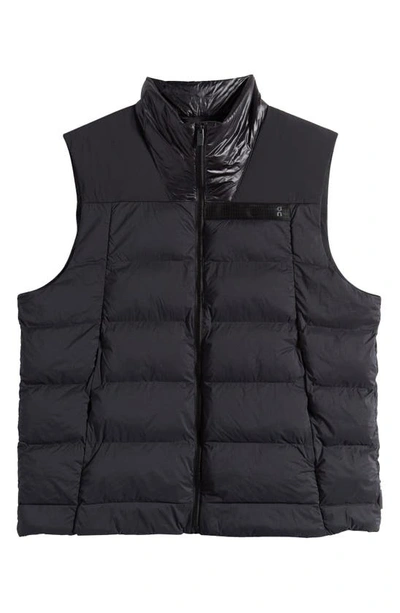 On Challenger Insulated Vest In Black