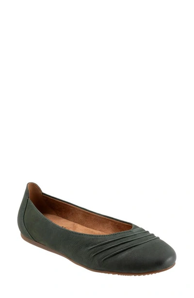 Softwalk Safi Flat In Dark Green