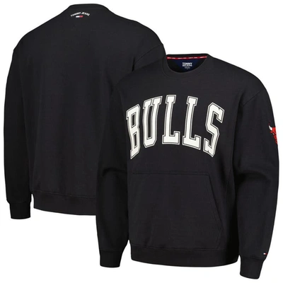 Tommy Jeans Men's  Black Chicago Bulls Henryâ Pullover Sweatshirt